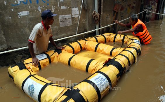 Kali Ciliwung Siaga Empat, Camat, Wakil Camat Hingga Lurah Stand By