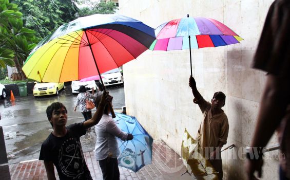BMKG: Siang Ini Hujan Diprediksi Turun di Sebagian Kota Jakarta