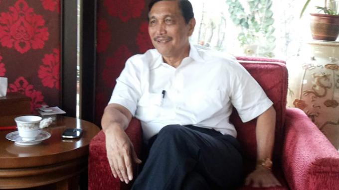 Luhut Tolak Lengserkan Aburizal Bakrie dari Golkar
