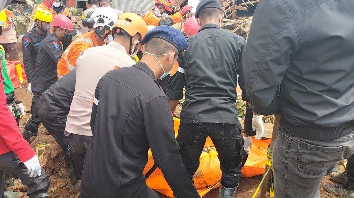 Jenazah Ayah dan Anak Ditemukan di Longsorang Desa Cijedil dalam Posisi Berpelukan