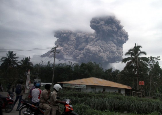 Bahaya Awan Menyerupai Semar Di Atas Gunung Merapi
