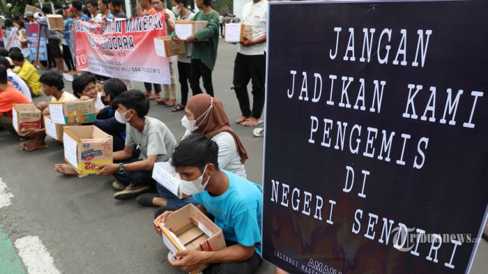 Aksi Mengemis Massal di DPR Tuntut Konflik Tambang Diselesaikan