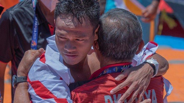 Alexander Damanik Persembahkan Medali Emas Selam Laut Nomor Finswimming Bagi Kontingen DKI Jakarta
