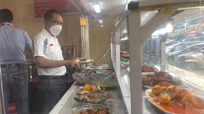 Menpora Amali Makan di Warung Nasi Sederhana, Berharap PON Bisa Bikin Ekonomi Papua Tumbuh Pesat