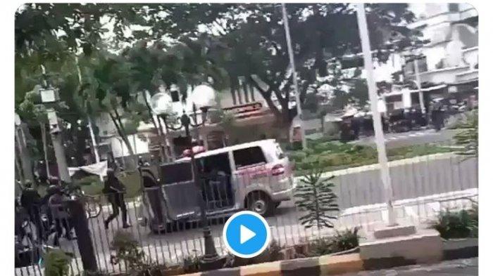 Ambulans yang Ditembaki Gas Air Mata oleh Polisi Itu Milik Siapa?