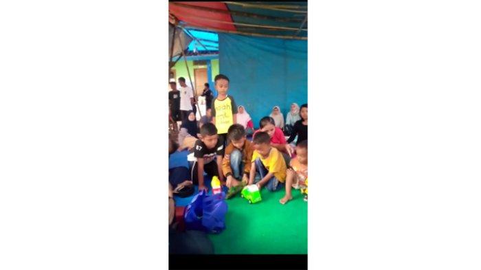 Tawa Ceria Anak-anak Terdampak Gempa Cianjur Saat Relawan Pramuka Bawakan Beragam Mainan