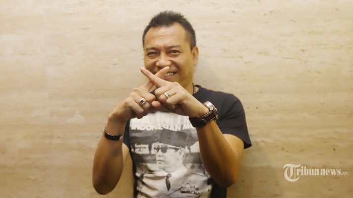 Penyanyi senior, Anang Hermansyah ditemui saat menghadiri acara di Jakarta, Senin (16/9/2019). Anang berencana menjual rumahnya di kawasan Cinere karena tidak efisien bagi keluarganya meskipun memiliki banyak kenangan. Kini Anang mengaku sedang mengurus rumah barunya yang telah dirancang istrinya, Ashanty di kawasan Jakarta Pusat. TRIBUNNEWS/HERUDIN