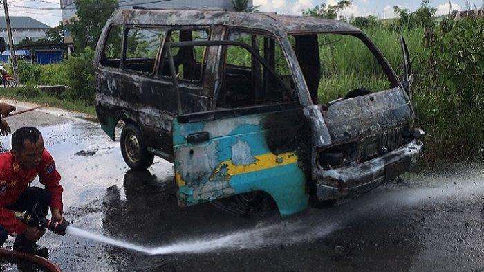 Angkot Terbakar di Kendari, Uang Rp 7 Juta di Dashboard Hagus, Sopir Alami Luka di Kaki