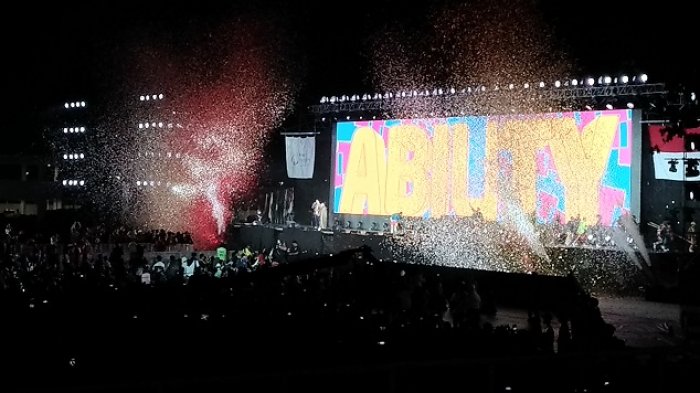 Rangkaian Huruf A-B-I-L-I-T-Y Bermunculan, Bendera Asian Para Games di Turunkan