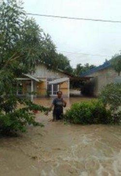 Sungai Benenain di Malaka Tengah NTT Meluap, Warga Terjebak Banjir, Mereka Kelaparan
