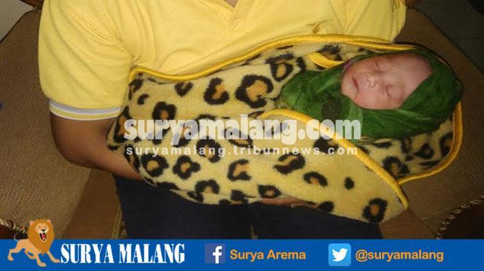 Bayi Laki Laki Ini Dibuang di Pinggir Jalan Dekat Makam