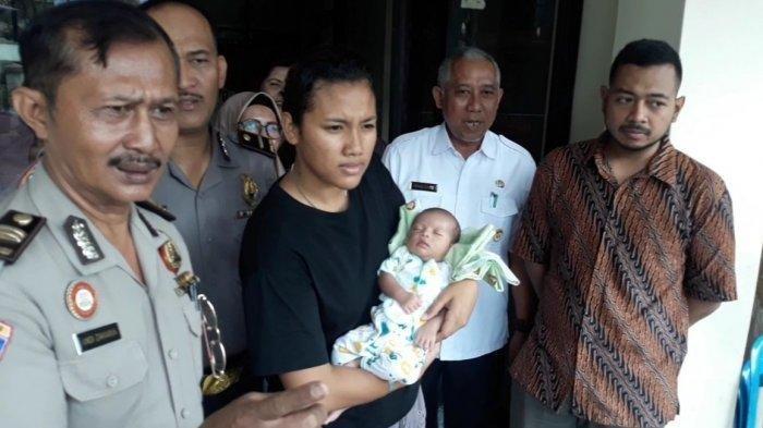 Grace, Bayi Malang yang Ditelantarkan Orangtuanya Ditemukan di Dalam Kardus Bersama Surat Wasiat