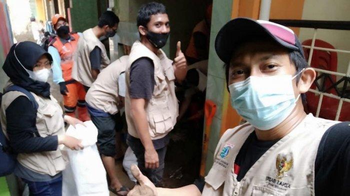 Peduli Banjir BAZNAS BAZIS DKI Jakarta Aksi Bersih Bareng Warga