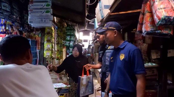 Bea Cukai Jelajahi Pasar Tradisional Berantas Peredaran Rokok Ilegal