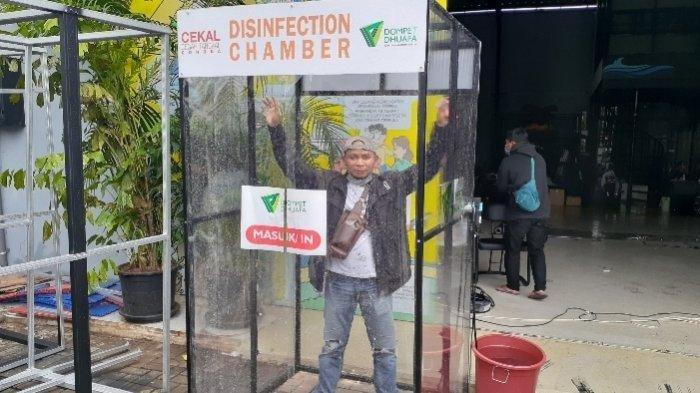 Polda Metro Hingga Wisma Atlet Kemayoran Dilengkapi Bilik Disinfektan yang Diproduksi di Tangsel