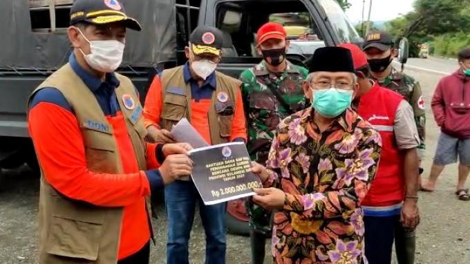 BNPB Serahkan Bantuan Sebesar Rp 4 Miliar untuk Gempa Bumi Sulbar