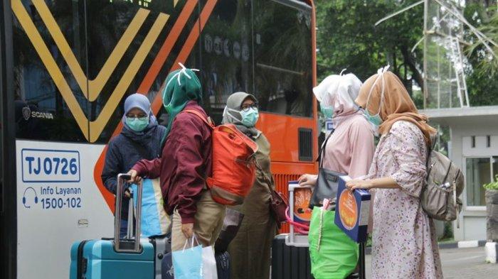 Armada bus Transjakarta untuk antarjemput tenaga medis di DKI Jakarta yang merawat pasien virus corona.