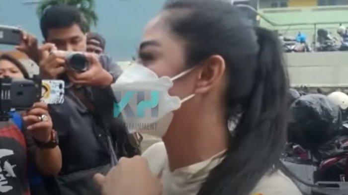 Dewi Persik mengomentari perubahan mantan suaminya
