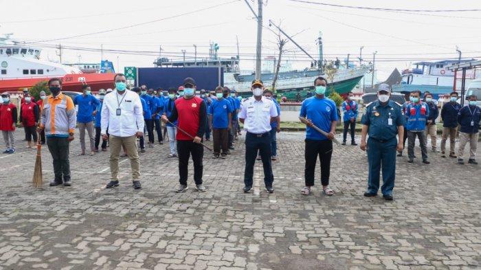 Serap Masyarakat Sekitar, KSOP Tanjung Emas dan Disnav Semarang Gelar Padat Karya
