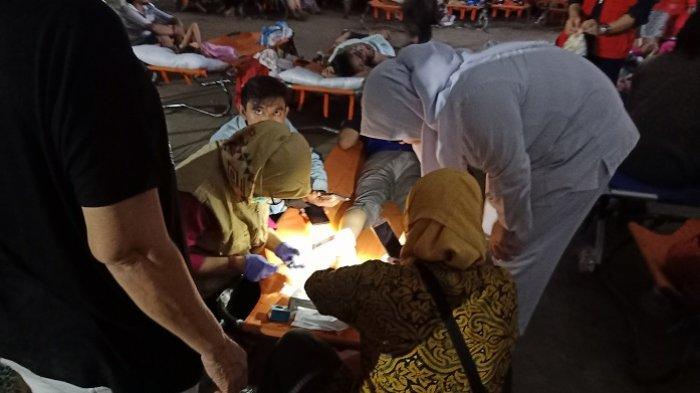 Posko Kesehatan di PGP Bekasi Minim Penerangan, Tindakan Medis Hanya Berbekal Cahaya Santer Ponsel