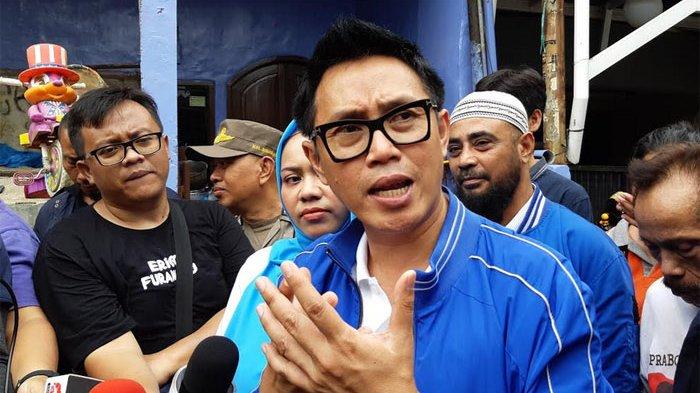 Eko Patrio saat mengunjungi korban banjir di kawasan Bidara Cina, Jakarta Timur, Jumat (3/1/2019).