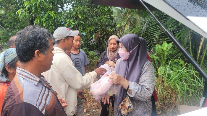 Gempa Pasaman Barat, Anggota DPD RI Emma Yohana Langsung Berikan Bantuan