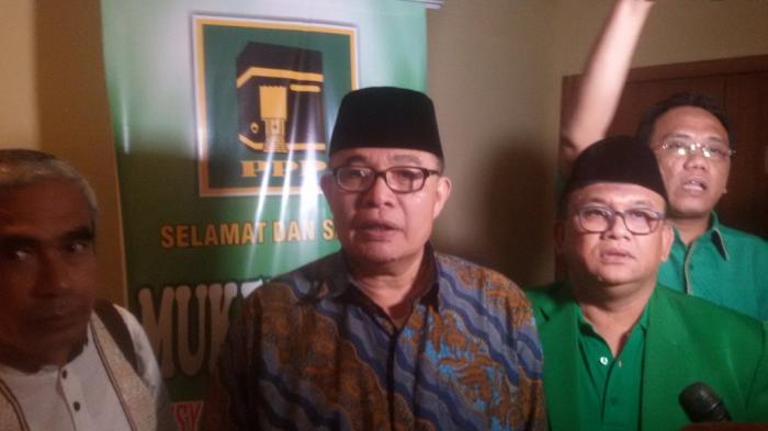 Profil Emron Pangkapi, Anggota Majelis Kehormatan DPP PPP dan Mantan Waketum Periode 2011-2016