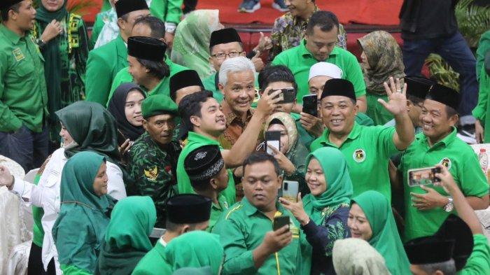 Di Rapimwil PPP, Ganjar Diteriaki 'Presiden Indonesia' hingga 'Presiden Rambut Putih'