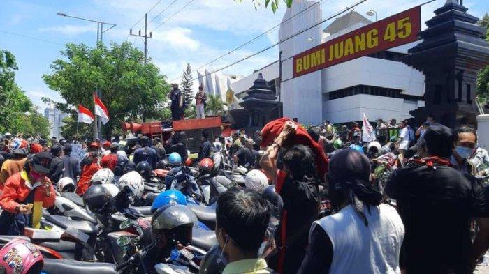 Acara KAMI di Surabaya Dibubarkan Polisi, DPR Minta Semua Pihak Menahan Diri