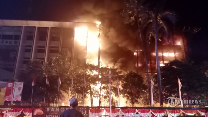 Kobaran Api di Gedung Kejaksaan Agung Diduga Berasal dari Lantai 6