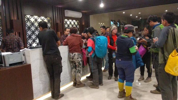 Evakuasi Wisman dari Puncak Rinjani Banjir Pujian