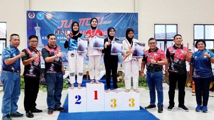 Saat Hasto Tegang Saksikan Atlet Ju-jitsu Bertanding