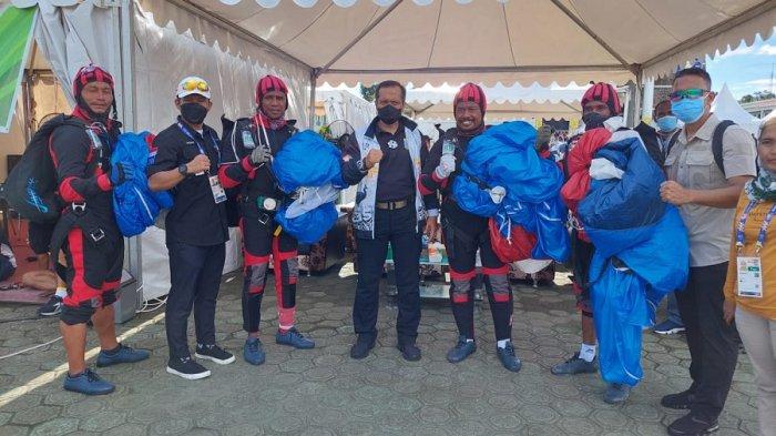 Panglima Kodam XVIII/Kasuari Beri Semangat Atlet Terjun Payung Papua Barat