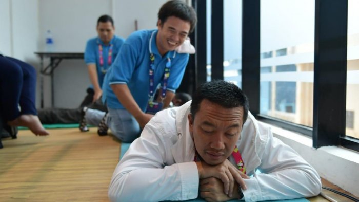 Usai Jumpa Pers, Menpora Turut Rasakan Pijat Tunanetra di MPC