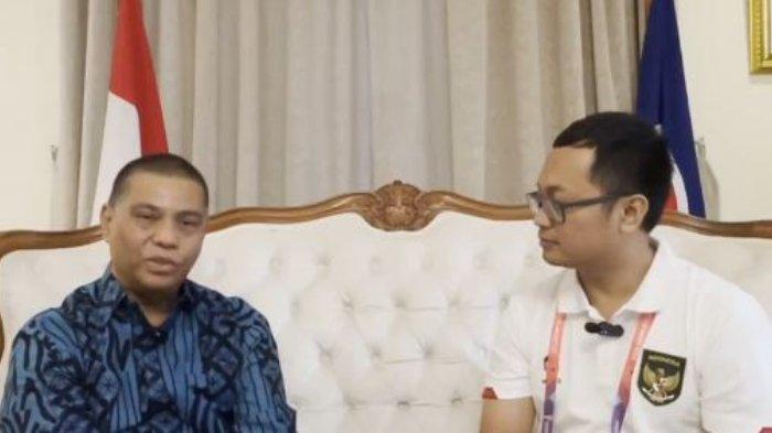 Ridwan Hassan (kiri) dan Eko Priyono (kanan) - Turut memeriahkan gelaran Piala Dunia di Qatar, Indonesia mengirimkan tim angklung dan pameran batik.