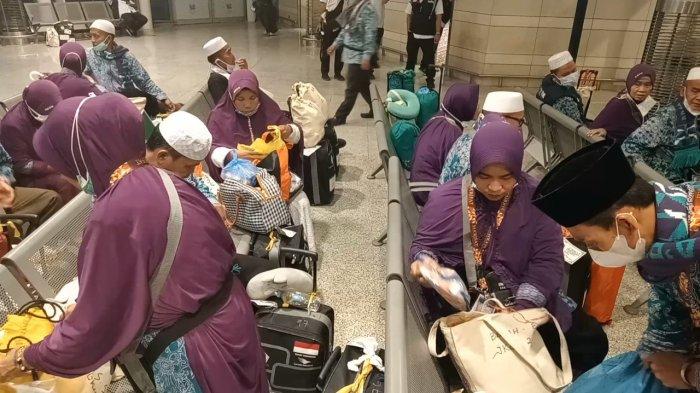 Borong Oleh-oleh Tak Bisa Dibawa Pulang, Ribuan Barang Jemaah Haji Indonesia Terbuang di Bandara