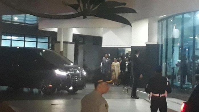 Saat Jenguk, Jokowi Sarankan Wali Kota Risma Jangan Terlalu Berpikir Berat-berat
