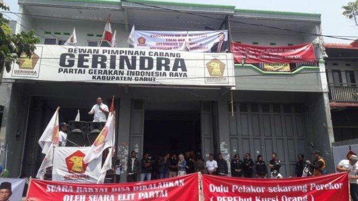 Demo Mulan Jameela, Ada Spanduk Dulu Pelakor Sekarang Perekor Perebut Kursi Orang