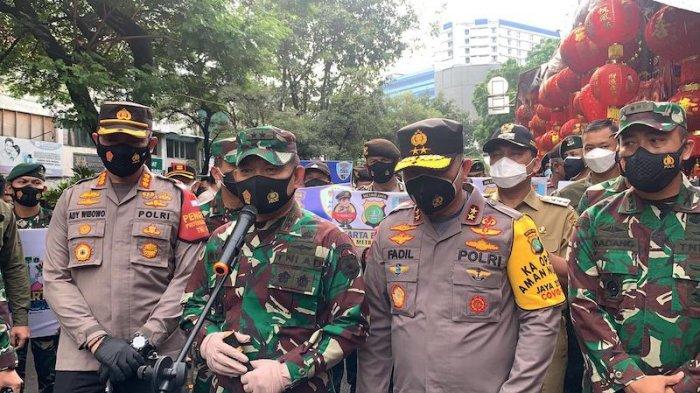 Kapolda Metro-Pangdam Jaya Sidak Dua Pasar di Jakbar: Penegakan Hukum Pelanggar Prokes Covid-19