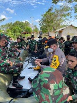Pakai Perahu Karet, Pangdam Jaya dan Kapolda Metro Jaya Cek Tanggul Jebol di Sungai Citarum