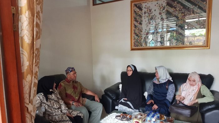 Kapolda Babel Sambangi Rumah AKBP Sekar Maulana Sepulang Umrah