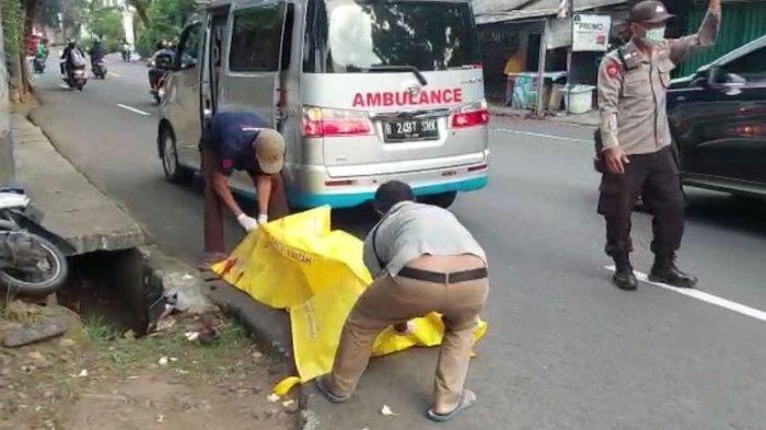 Kecelakaan Sepeda Motor di Pejaten, Pengendara Tewas Tergeletak Masuk ke Dalam Gorong-gorong