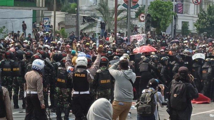 25 Bus Transjakarta yang Sempat Terkepung 'Lautan' Demonstran Berhasil Dievakuasi