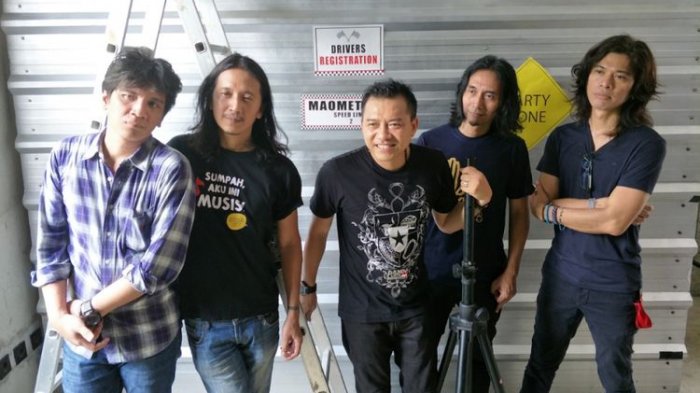 Chord Biru - Kidnap Katrina: Kala Kita Masih Bersama, Dunia pun Terasa Indah