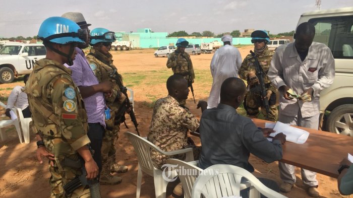 Satuan Tugas (Satgas) Batalyon (Yon) Komposit TNI Kontingen Garuda (Konga) XXXV-D United Nations Mission In Darfur (UNAMID) melaksanakan kegiatan Disarmament, Demobilization and Reintegration (DDR) atau tugas pengamanan bersama Government of Sudan (GoS) Army dan personel dari UNAMID Sector West di El Geneina, Darfur, Sudan, Kamis (5/7/2018). TRIBUNNEWS.COM/PUSPEN TNI/Kolonel Laut (KH) Agus Cahyono