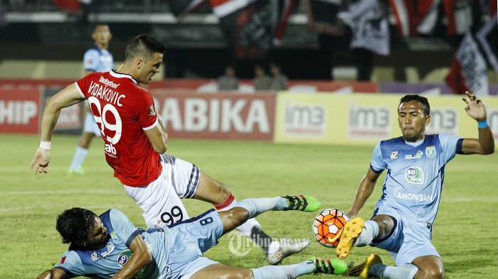 Dua Peleton Polisi Polda Jatim Amankan Laga Persela Lamongan