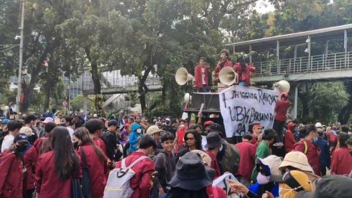 Ribuan Mahasiswa UBK dan UIN Jakarta Padati Patung Kuda, Gelar Panggung Bersama