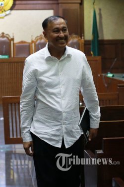 Terdakwa kasus korupsi KTP elektronik Markus Nari menjalani sidang lanjutan dengan agenda pembacaan tuntutan di Pengadilan Tipikor, Jakarta, Senin (28/10/2019). Mantan anggota DPR itu dituntut Jaksa Penuntut Umum KPK sembilan tahun penjara dan denda Rp500 juta subsider enam bulan kurungan serta pencabutan hak politik selama lima tahun karena diyakini menerima uang dari hasil korupsi KTP elektronik dan merintangi penyidikan kasus tersebut. TRIBUNNEWS/IRWAN RISMAWAN