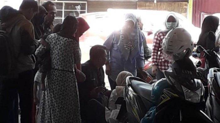 Pengunjung Indomart Ungaran Melahirkan di Teras, Dibantu Petugas Apotek