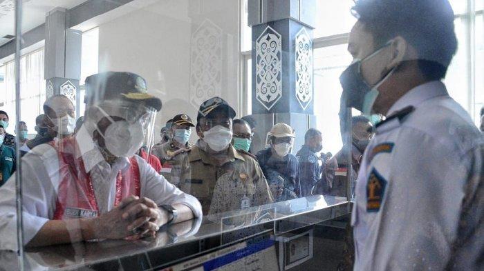 Pantau PLBN Aruk dan Entikong, Menhub Temukan Pelintas Batas yang Belum Tes PCR di Malaysia